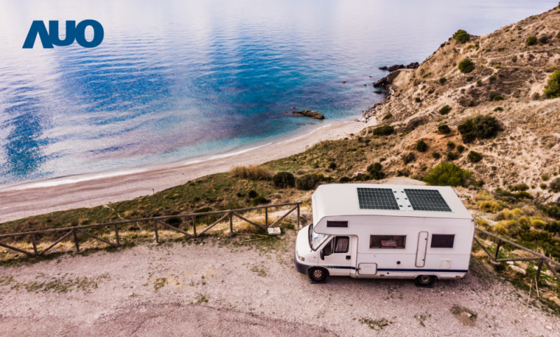 「可撓輕量化太陽光電板SunCurva」使用輕量特殊耐候型複合板取代傳統太陽能板的玻璃前板，不僅降低70%重量，每米平方僅3Kg；具有抗衝擊性能及通過電磁相容性測試，可應用於交通運輸工具，如露營車、遊艇等